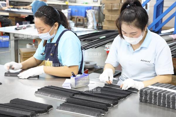 如何选择高质量的铝合金防尘密封毛刷厂家